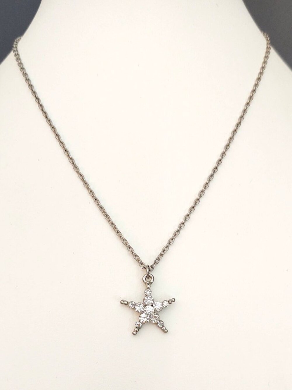 Faux diamond star pendant necklace